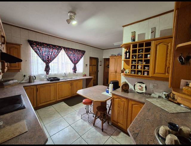 4 BEDROOM HOUSE FOR SALE IN VANDERBIJLPARK SE 3